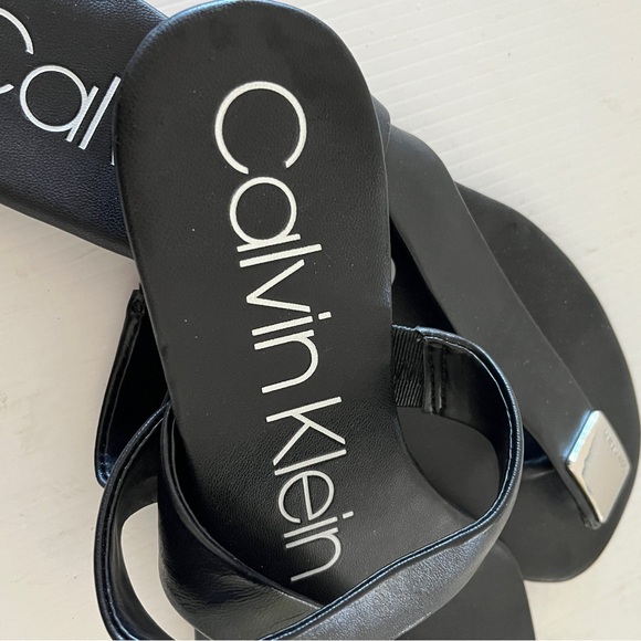 Calvin Klein Saurin Black Asymmetrical Open Toe CK Logo Plate Sandal 7.5 - Picture 3 of 12